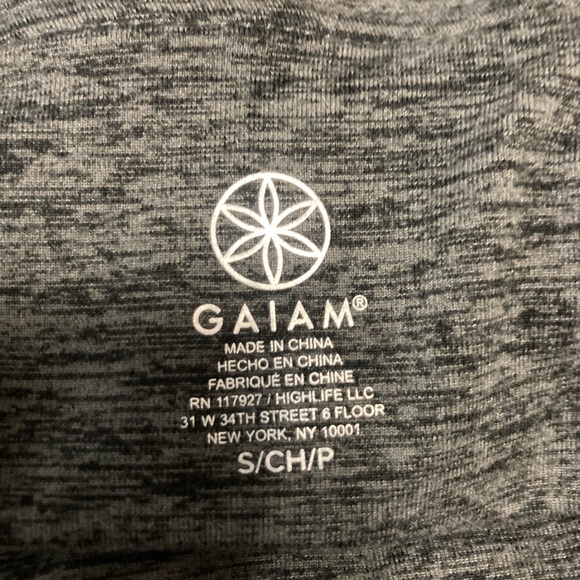 Woman’s Gaiam blk/gray quarter length soft legging size small - Picture 5 of 8